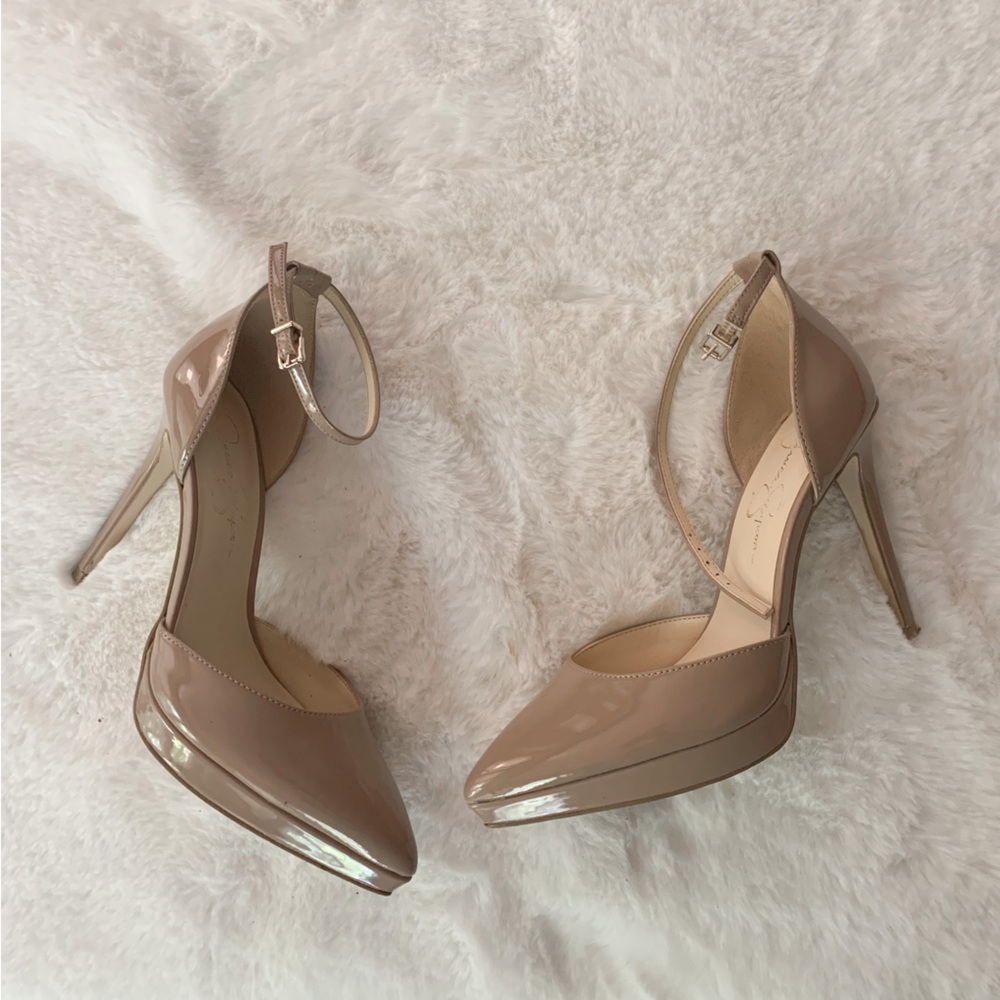 Jessica Simpson Nude Pump